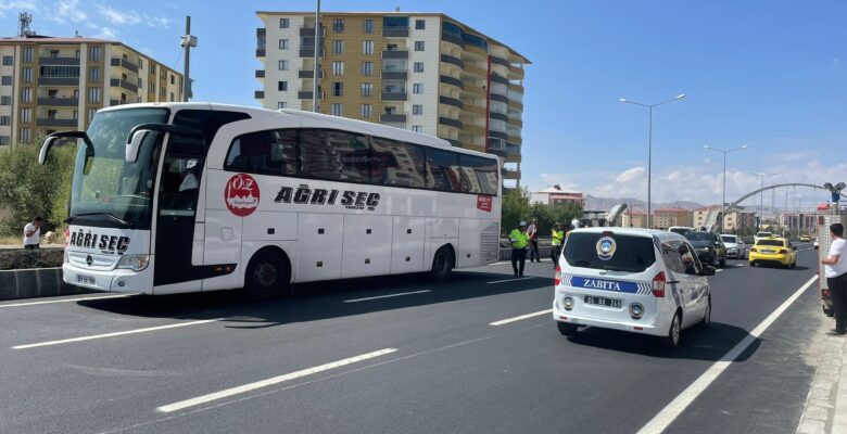 Ağrı’da otobüsün çarptığı kişi ağır yaralandı