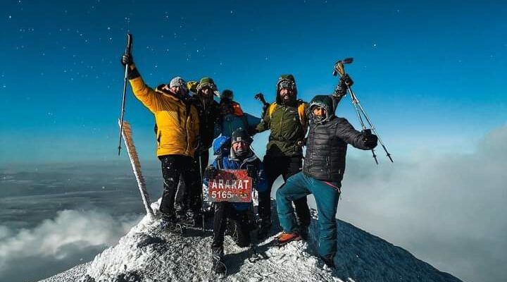 Türkiye’nin Çatısı’na çıkan  İngilizler, Kraliçe Elizabeth’i andı