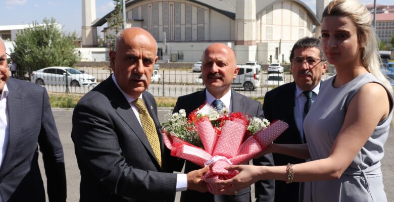 Tarım Bakanı Kirişci Ağrı’ya geldi