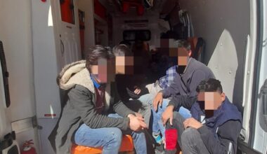 Ambulanstan 12 düzensiz göçmen çıktı