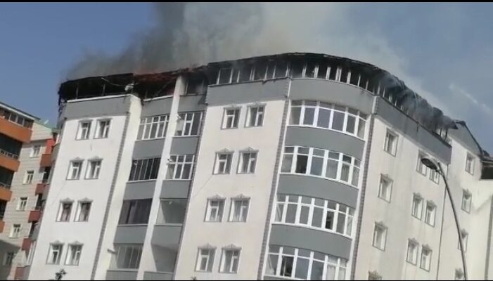 Ağrı’da çıkan yangında 4 ev kullanılamaz hale geldi