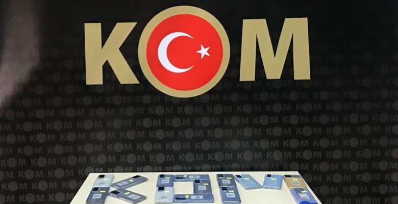 Ağrı’da 350 bin liralık kaçak cep telefonu ele geçirildi