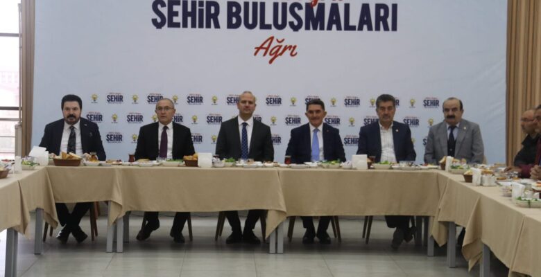 AK Parti’li İleri: ” Türkiye bu muhalefeti hak etmiyor “