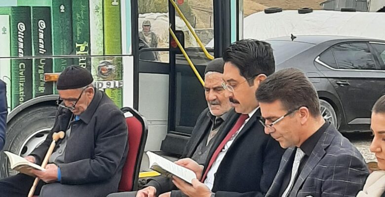 Hamur’da kitap okuma etkinliği yapıldı.