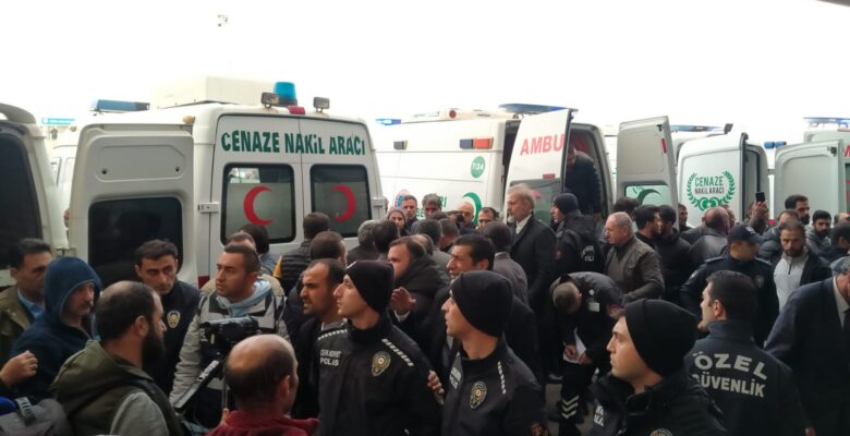 Tutak’taki kazada hayatını kaybedenlerin cenazeleri yakınlarına teslim edildi