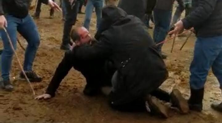 Ağrı hayvan pazarında çıkan kavgada 4 kişi yaralandı