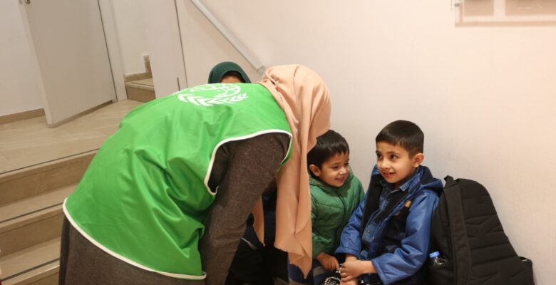 İhtiyaç sahibi 500 çocuğa kışlık giyim yardımı yapıldı