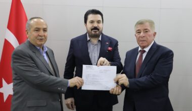 Ağrılı hayırsever iş insanı Merkez Cami inşaatı için 1 milyon lira bağışladı