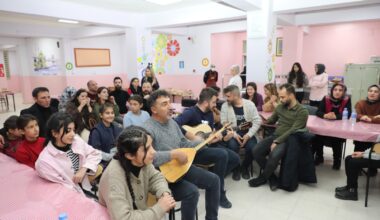 Ağrı’da otel konforunda yapılan pansiyonlarda kalan öğrenciler müzik eşliğinde stres atıyor