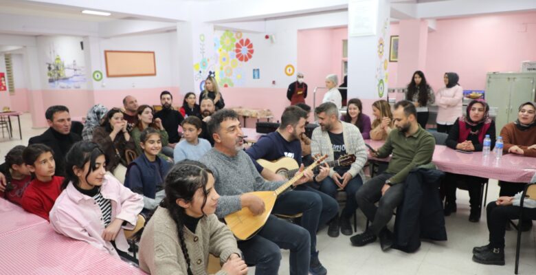 Ağrı’da otel konforunda yapılan pansiyonlarda kalan öğrenciler müzik eşliğinde stres atıyor