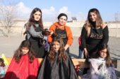 Ağrı’da köy köy dolaşıp kız çocuklarının saçlarını kesiyorlar