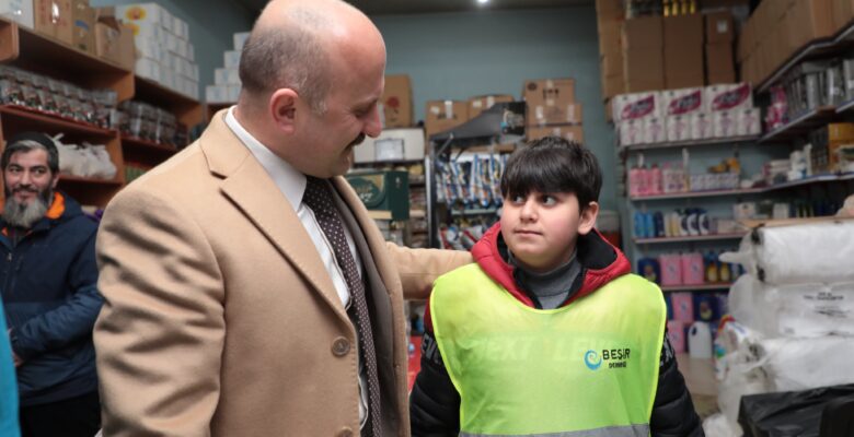 Ağrı’da deprem bölgesine yardımlar hız kesmeden devam ediyor