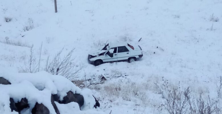 Ağrı’da kar yağışı kazaya neden oldu; 2 yaralı