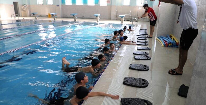 Patnos Yüzme Havuzu’nda İlk Kulaçlar Atıldı