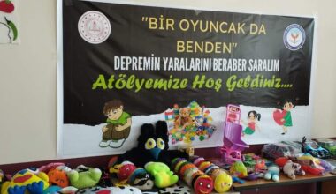 Ağrılı çocuklar depremden etkilenen kardeşleri için  oyuncak üretiyor