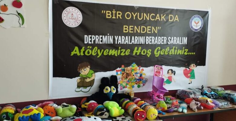 Ağrılı çocuklar depremden etkilenen kardeşleri için  oyuncak üretiyor