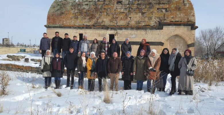 Hamur’da aday öğretmenlere seminer verildi