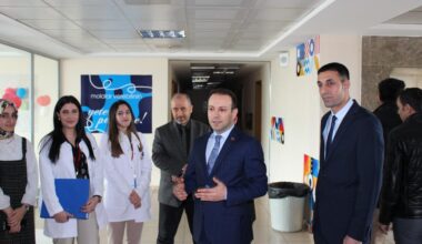 Ağrı Vali Yardımcısı ve Patnos Kaymakam Vekili Vuran’dan Depremzede Vatandaşlara Ziyaret