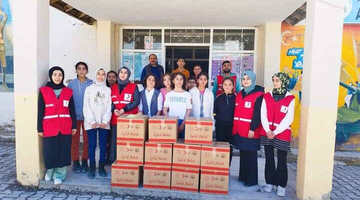 Öğrencilerin iyilikle doldurduğu koliler ihtiyaç sahiplerine ulaştırılıyor