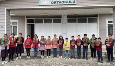 Öğrenciler “emek” ile “başarı” ilişkisini çiçek yetiştirerek kavrıyor
