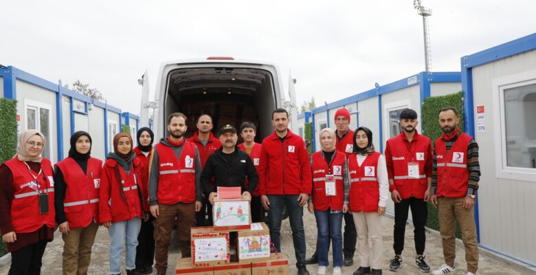 Ağrılı öğrencilerin hazırladığı iyilik kolileri Kahramanmaraş’a ulaştırıldı