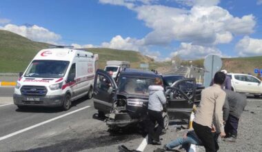 Ağrı’da iki araç çarpıştı; 5 yaralı