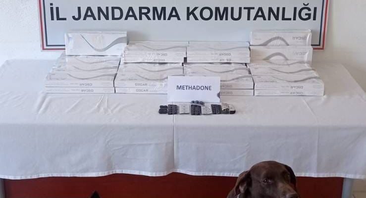 Ağrı’da 82 uyuşturucu hap ile 300 paket kaçak sigara ele geçirildi