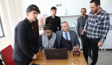 Ağrılı öğrenciler ürettikleri robotlarla yarışmaya hazırlanıyor