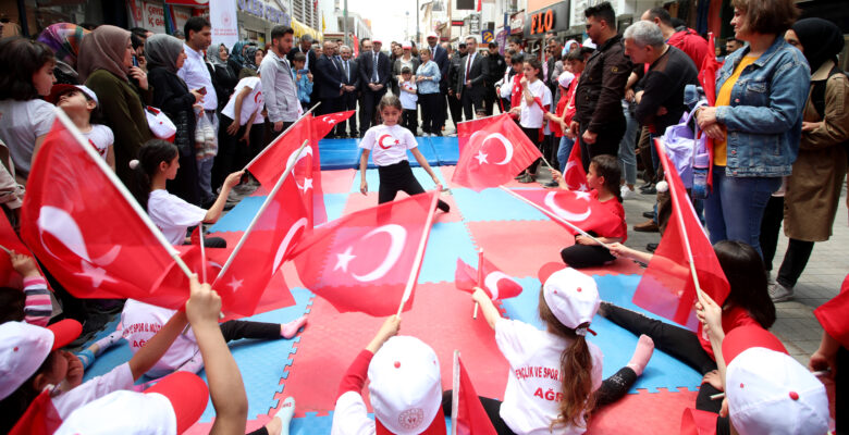AĞRI’ DA 19 MAYIS COŞKU İLE KUTLANDI