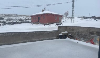 Ağrı’nın yüksek kesimlerinde kar yağışı etkili oluyor