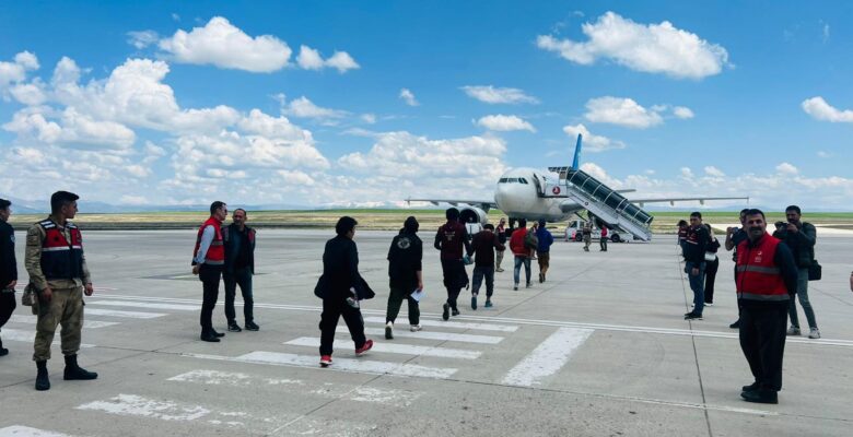 Ağrı’da göçmenlerin sınır dışı işlemleri sürüyor