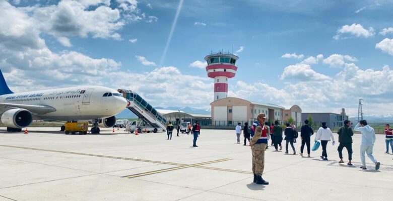 Ağrı’da son 24 saatte 424 göçmen sınırdışı edildi