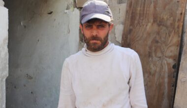 Kızıyla birlikte yıkık bir barakada yaşam mücadelesi veren hasta baba yardım bekliyor