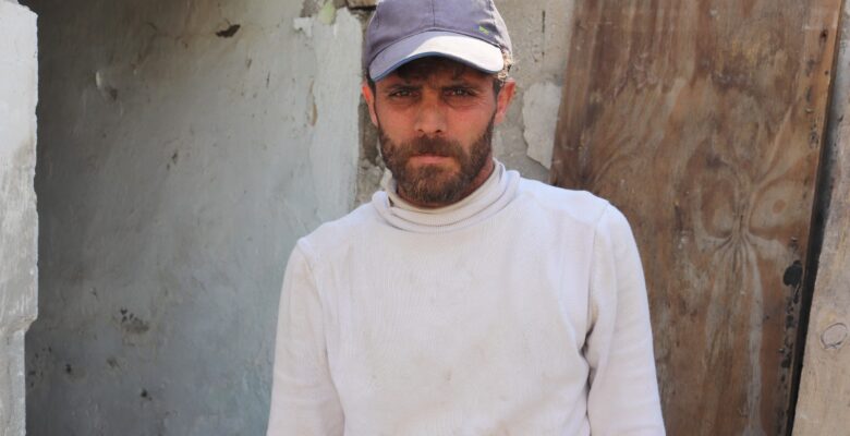 Kızıyla birlikte yıkık bir barakada yaşam mücadelesi veren hasta baba yardım bekliyor