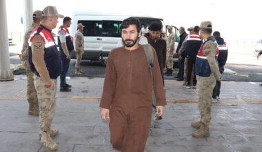 Ağrı’da 136 Afgan düzensiz göçmen ülkelerine gönderildi