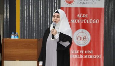 Ağrı’da “En Güvenli Sığınağımız Aile” konulu konferans düzenledi