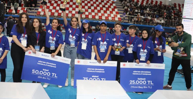 Ağrı’da öğrencilerin geliştirdiği robotlar göz doldurdu