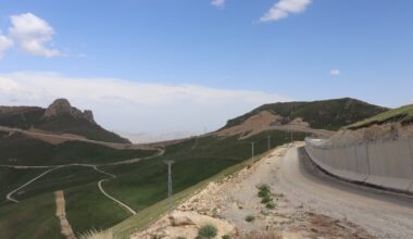 Ağrı’da tamamlanan sınır güvenlik duvarı ile her türlü yasa dışı geçişe izin verilmiyor