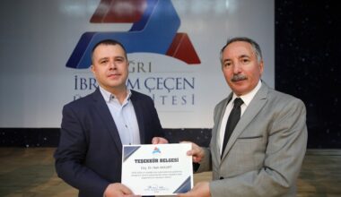 Deprem Bölgesindeki Çalışmalarından Dolayı AİÇÜ Personellerine Teşekkür Belgesi Verildi