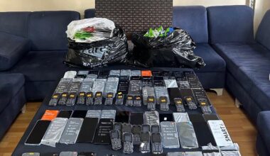 Ağrı’da kaçak telefon operasyonu