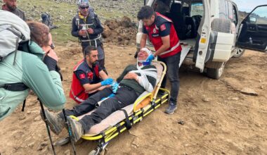 Ağrı Dağı’nda yaralanan turist hastaneye kaldırıldı