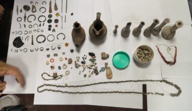 Ağrı’da tarihi eser niteliği taşıyan çeşitli eşyalar ele geçirildi