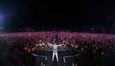 Ağrı Dağı Eteği’nde kurulan dev sahnede Mr. Dosso dossi, Mustafa Sandal, Zara ve Kadr, binlerce kişiyi coşturdu