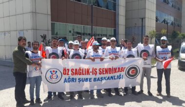 Ağrı’da sağlık işçileri geriye dönük alacaklarının ödenmesini istedi