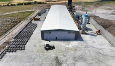 Ağrı’da Kilit Parke Bordür Taş Fabrikası seri üretime başladı