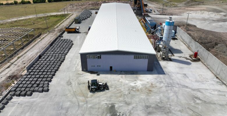 Ağrı’da Kilit Parke Bordür Taş Fabrikası seri üretime başladı