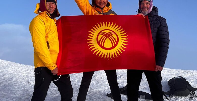 Kırgız Dağcılar Ağrı Dağı’nda zirve yaptı