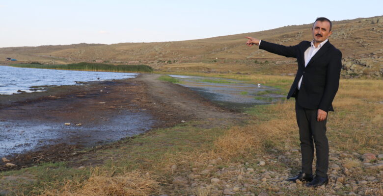 Balık Gölü’nün suyu bu sene de çekildi