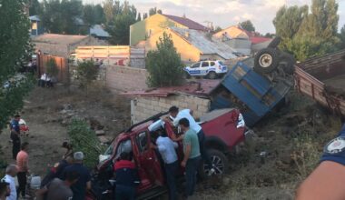 Ağrı’da kamyonetle traktör çarpıştı; 6 yaralı