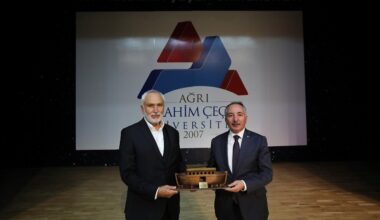 Ağrı’da “Dünden Bugüne Gençliğin Serencamı” Konferansı Düzenlendi